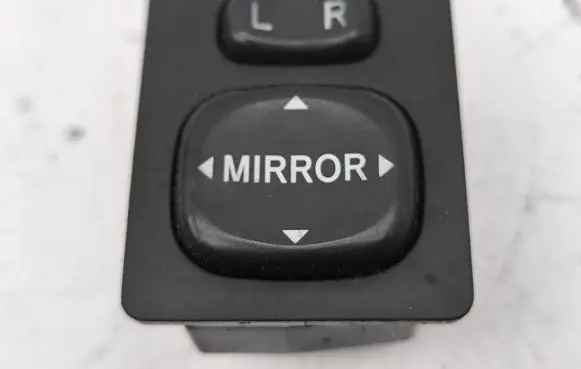 Toyota Corolla Verso AR10 Wing mirror switch 183574