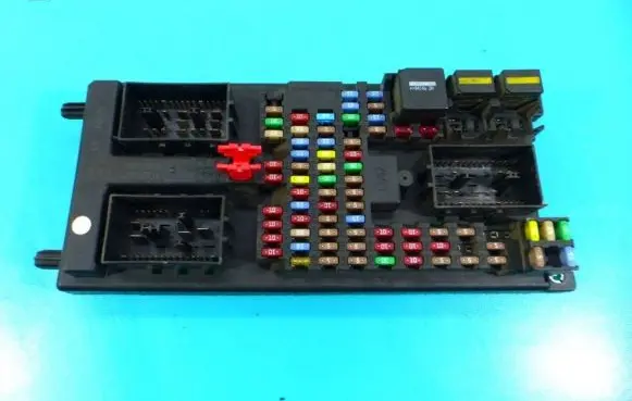 Land Rover Discovery 3 - LR3 Fuse box set YQE500250 IMPRK956463