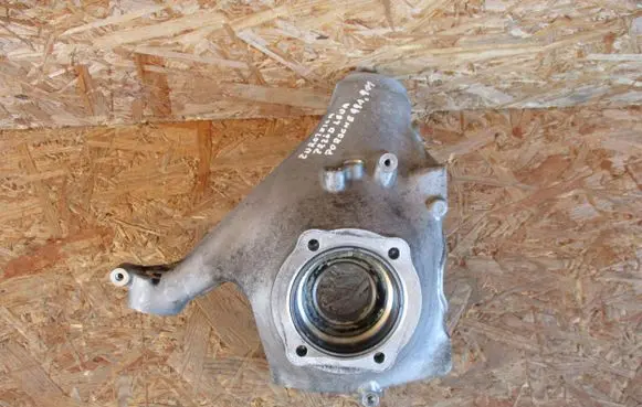 Front wheel hub spindle knuckle