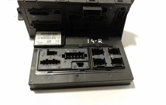 Mercedes-Benz E W211 Fuse module 2115453101