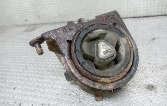 Chrysler Voyager Engine mount bracket