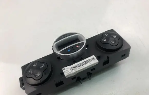 Renault Clio III Interior fan control switch 8200296683