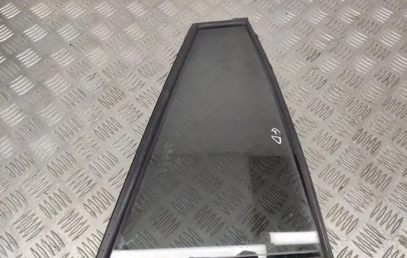 Suzuki Grand Vitara II Rear vent window glass 8466565J0