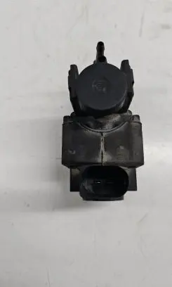 Audi Q7 4L Valve vacuum 