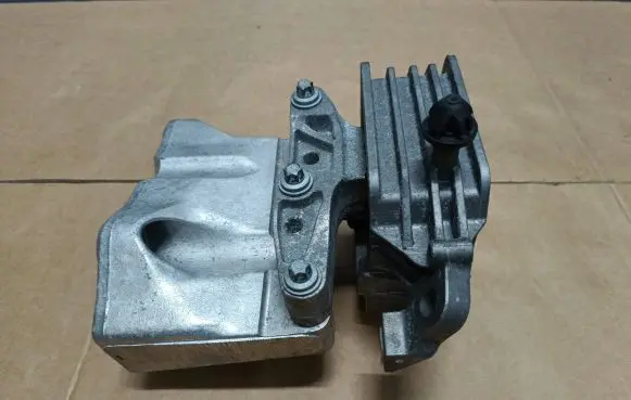 BMW 2 F45 Engine mount bracket 6875628 8511299