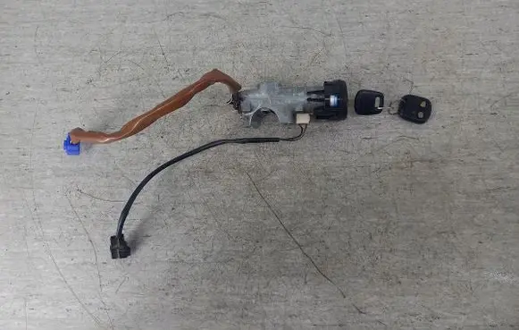 Subaru Forester SF Ignition lock 061750-0010DENSO