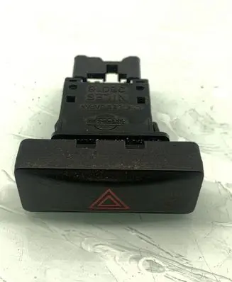 Nissan X-Trail T31 Hazard light switch 06016