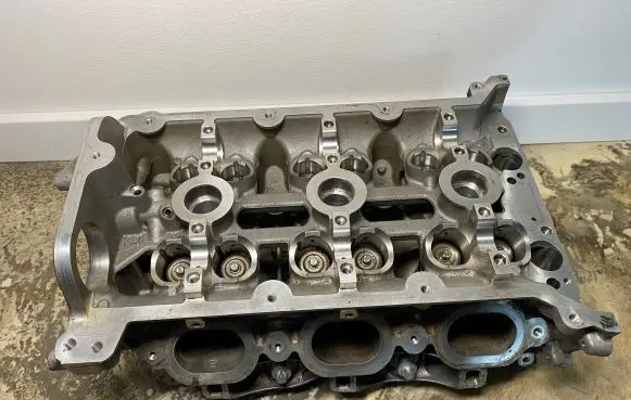 Porsche Panamera (970) Engine head 9461041065 9461041065R