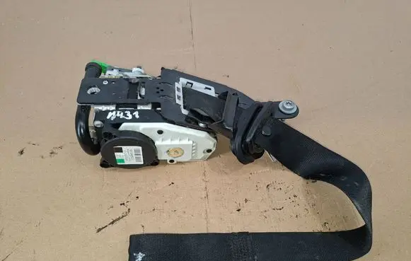 Mercedes-Benz C W204 Front seatbelt 620380500 BAMPM1273 A2048601886