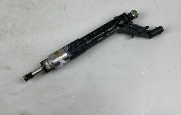 Audi A5 Fuel injector 06M906063K