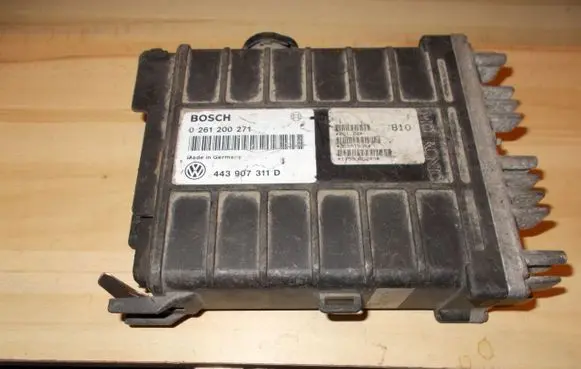 Volkswagen PASSAT B3 Engine control unit/module 443907311D
