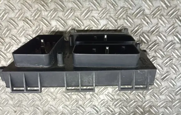 Opel Zafira B Fuse module 13206754