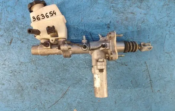 Hyundai Sonata Master brake cylinder 585004R101