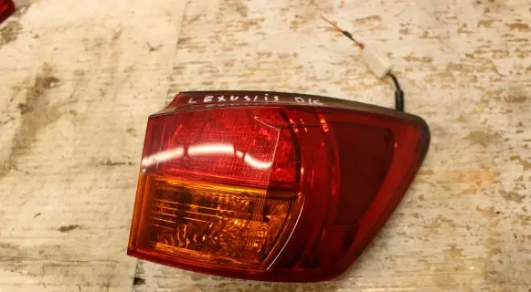 Lexus IS 220D-250-350 Rear/tail lights E111183