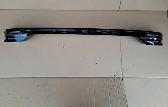 Porsche Cayenne (9Y0 9Y3) Rear light center trim bar blend 9Y0945081F 20640001