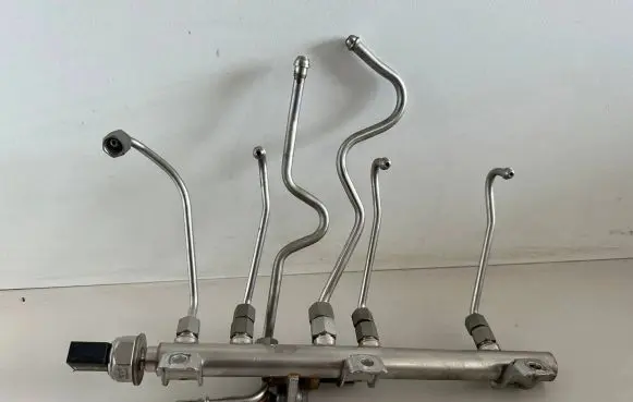 BMW 3 E90 E91 Fuel main line pipe 7582474