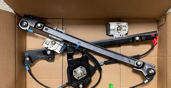 Volkswagen Golf III Front door manual window regulator 1H0837401b