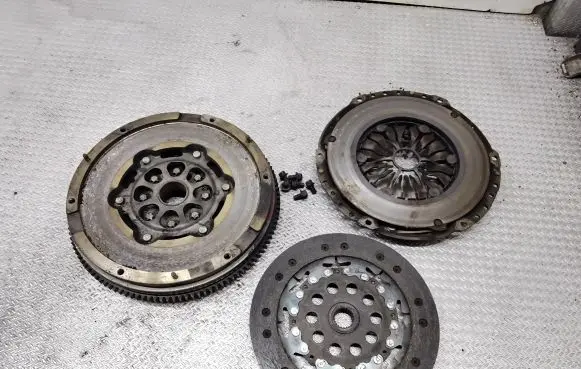 Ford Mondeo Mk III Clutch set kit 3S717563EA 3S717550EA