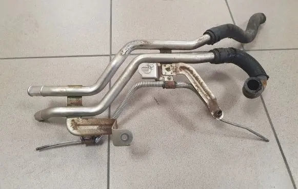 Toyota Auris 150 Engine coolant pipe/hose