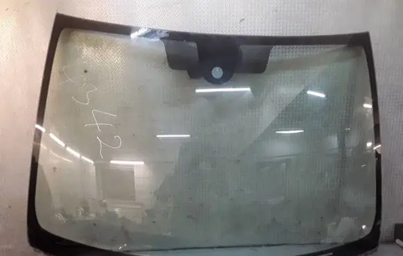 Nissan Tiida C11 Front windscreen/windshield window 