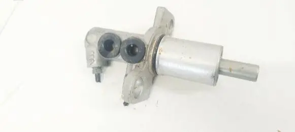Master brake cylinder