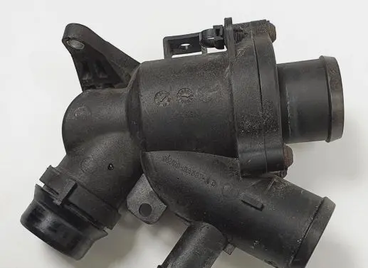 Jaguar XF X250 Thermostat housing 8W93-8A587-AG