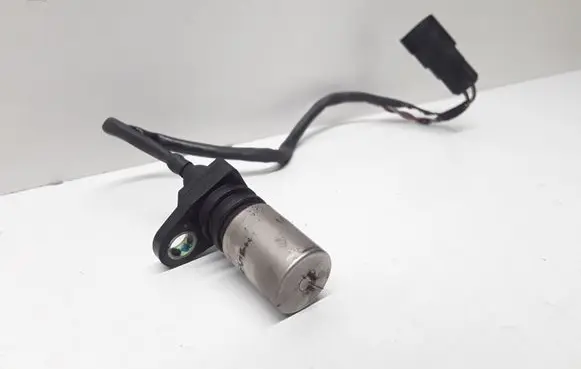 Volvo XC70 Crankshaft position sensor 1275599 0296000650