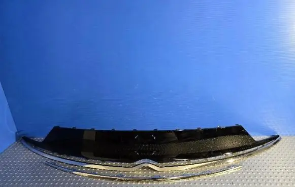 Opel Crossland X Front bumper upper radiator grill 6305033X