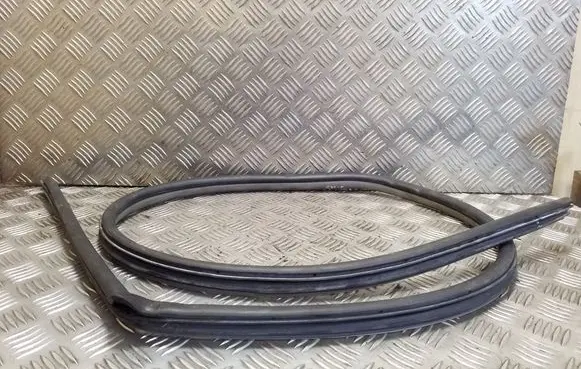 Mitsubishi L200 Rear door rubber seal (on body) 