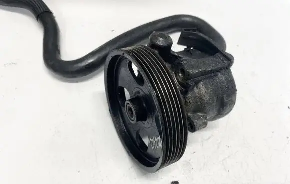 Volvo S40, V40 Power steering pump 26054891 8200071050