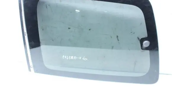 Mitsubishi Pajero Rear side window