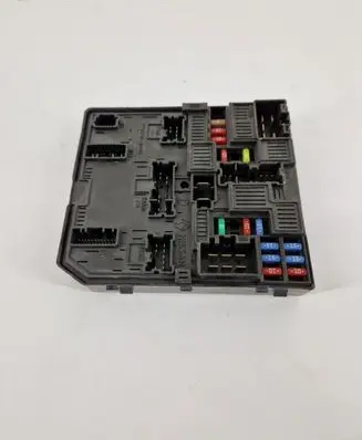 Nissan Qashqai Fuse module 284B75NA1A
