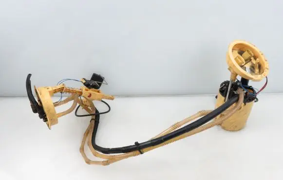BMW 1 E81 E87 In-tank fuel pump 7190944 7190943