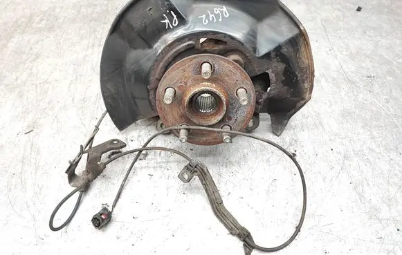 Toyota Prius (XW50) Front wheel hub spindle knuckle