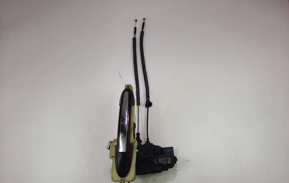 Hyundai Santa Fe Front door lock 813202B030