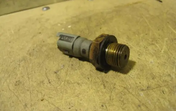 Renault Espace III Oil pressure sensor 991005BAR