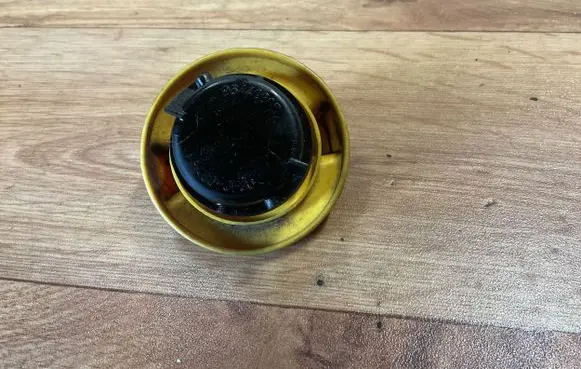 Chevrolet Nubira Oil filler cap 