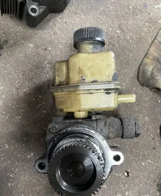 Mazda 6 Power steering pump