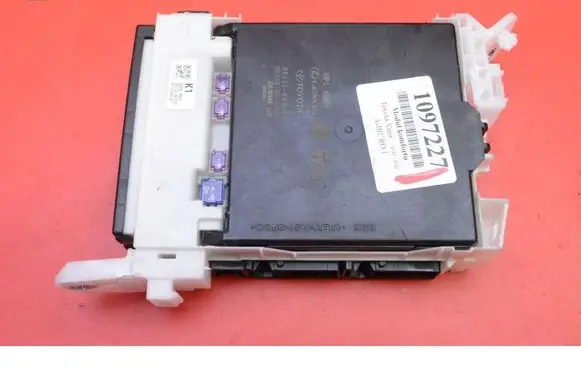 Toyota Yaris Comfort/convenience module 89221K0020
