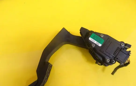 Audi A8 S8 D3 4E Accelerator throttle pedal 4E1723503