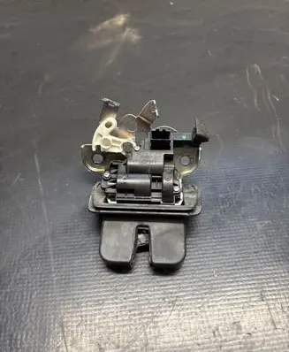 Audi A6 C7 Tailgate/trunk/boot lock/catch/latch 8R0827505