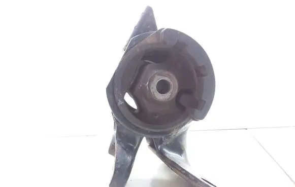 Mazda 6 Engine mount bracket