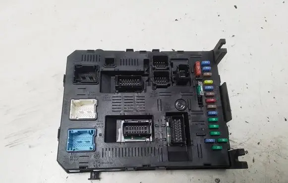 Citroen C4 Grand Picasso Fuse module 281197392A 281197321A