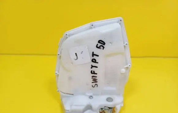 Suzuki Swift I Rear door lock