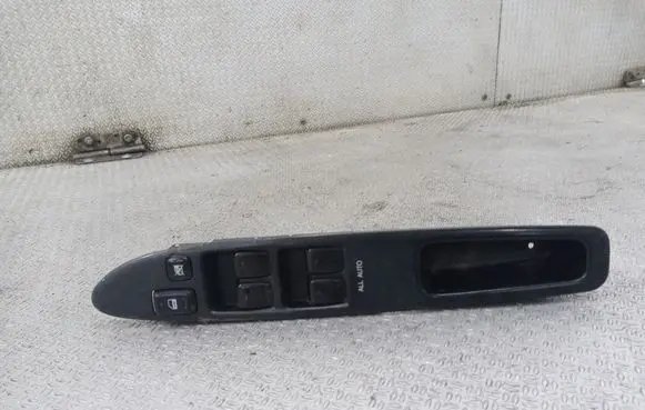 Toyota Avensis Verso Electric window control switch 8404044030