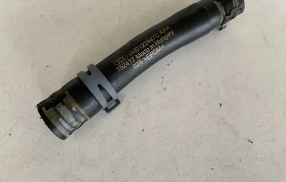 Audi Q7 4M Engine coolant pipe/hose 4M0122447C