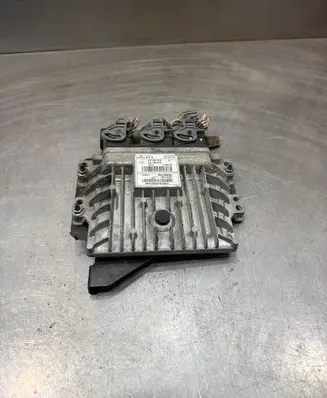 Renault Megane III Engine control unit/module 237100121R 237100425R R0413B006E