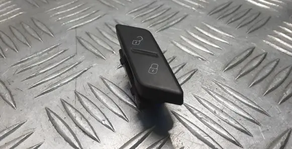 Volkswagen Caddy Central locking switch button 2K0962126