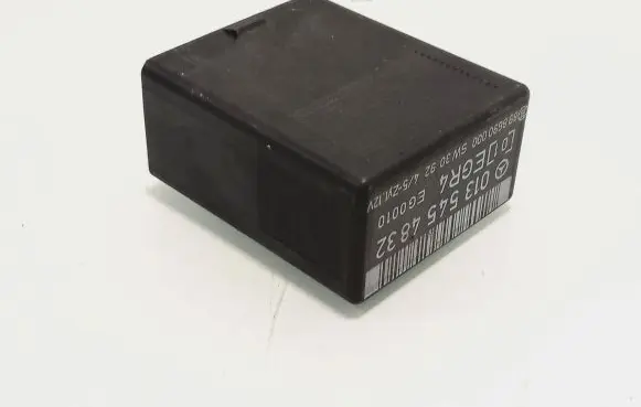 Mercedes-Benz Sprinter W901 W902 W903 W904 Glow plug pre-heat relay 0135454832 898690000