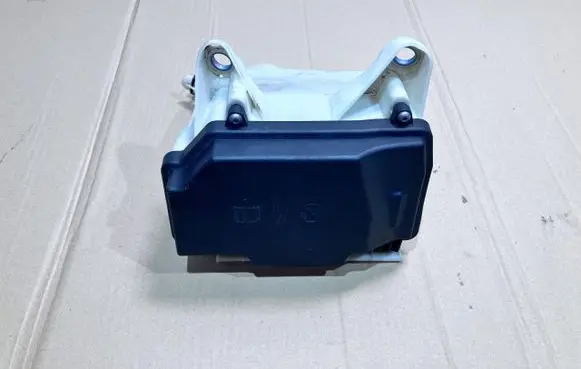 Mercedes-Benz C W205 Engine control unit box 